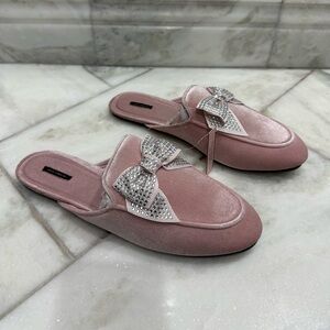NWT Size 7 / 8 (M) Victoria’s Secret Pink with Rhinestone Bow Slide Slippers
